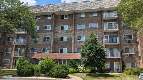 10373 Dearlove Rd #2G, Glenview, IL 60025