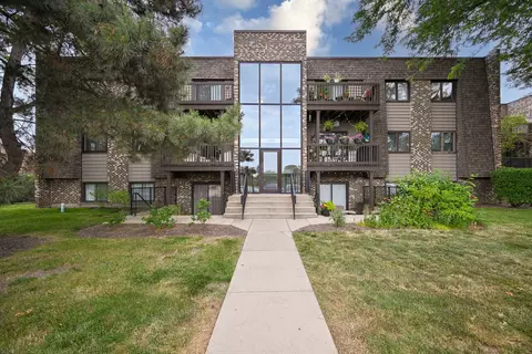 1460 Stonebridge Cir #G6, Wheaton, IL 60189