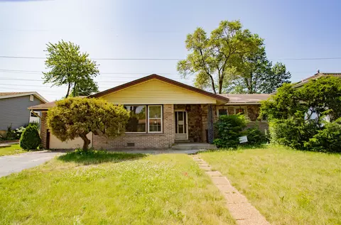 351 Walnut Ln, Elk Grove Village, IL 60007