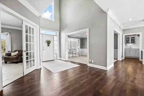 Entry Way - 9 Pebblebrook Ct, Bloomington, IL 61705 photo 8 of 12