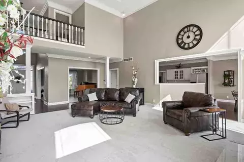 Living - 9 Pebblebrook Ct, Bloomington, IL 61705 photo 2 of 6