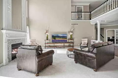 Living - 9 Pebblebrook Ct, Bloomington, IL 61705 photo 1 of 6