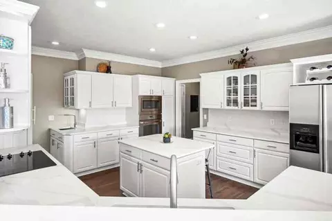 Kitchen - 9 Pebblebrook Ct, Bloomington, IL 61705 photo 1 of 6