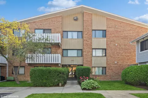 2000 N Bayside Dr #108, Palatine, IL 60074