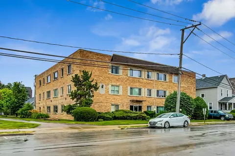 1525 E Thacker St #2E, Des Plaines, IL 60016