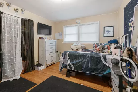 Bedroom - 3045 Sangamon St, Steger, IL 60475 photo 2 of 3