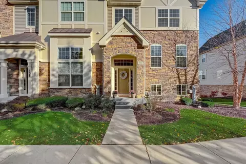 331 Saunders Cir, Carol Stream, IL 60188