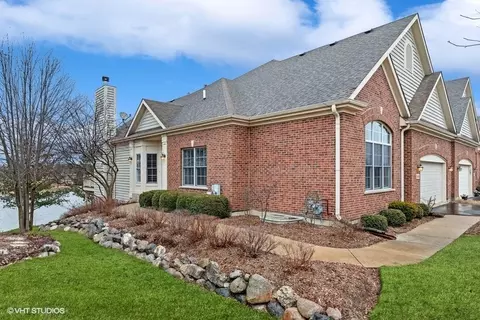 3933 Honeymoon Rdg, Lake In The Hills, IL 60156