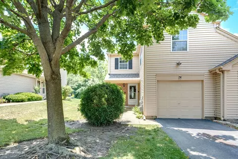 51 King Dr, Streamwood, IL 60107