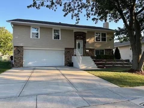 405 Freeman Ave, Streamwood, IL 60107