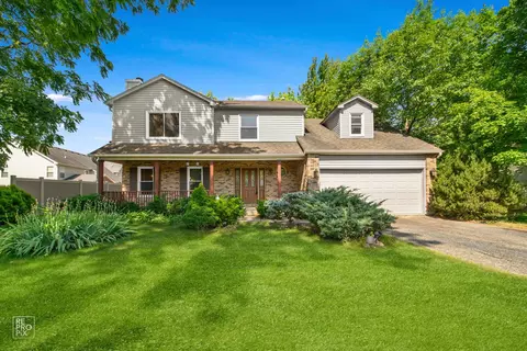 6641 Oak Tree Trl, Woodridge, IL 60517