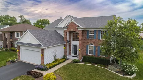 145 Whispering Oaks Ct, West Chicago, IL 60185