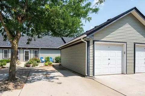 200 W South St #9B, Elburn, IL 60119