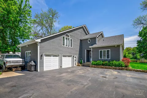 6 N107 River Dr, Saint Charles, IL 60175