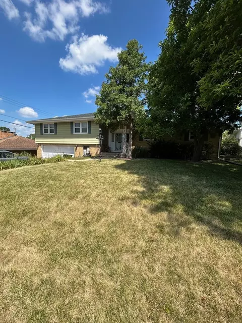 2109 W Kennard Rd, Peoria, IL 61614