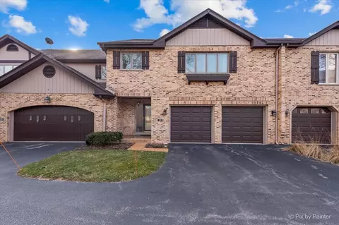 119 Country Club Dr, Bloomingdale, IL 60108