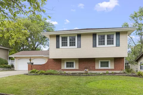 2 S171 Kent Rd, Glen Ellyn, IL 60137