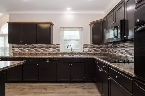 Kitchen - 16 Barley Cir, Bloomington, IL 61704 photo 3 of 5