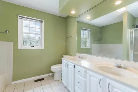 Bath - 16 Barley Cir, Bloomington, IL 61704 photo 4 of 5