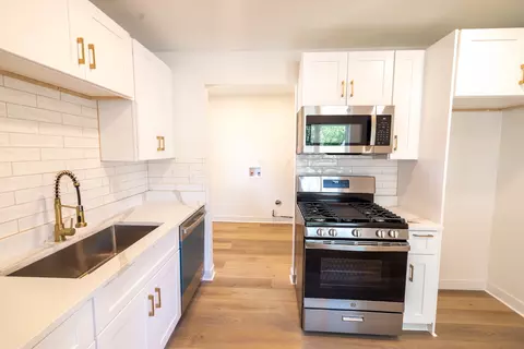 Kitchen - 1584 S 6th Ave, Kankakee, IL 60901 photo 1 of 2