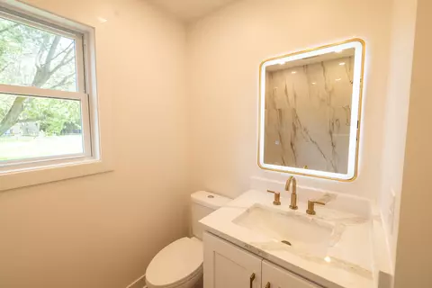 Bath - 1584 S 6th Ave, Kankakee, IL 60901 photo 2 of 2
