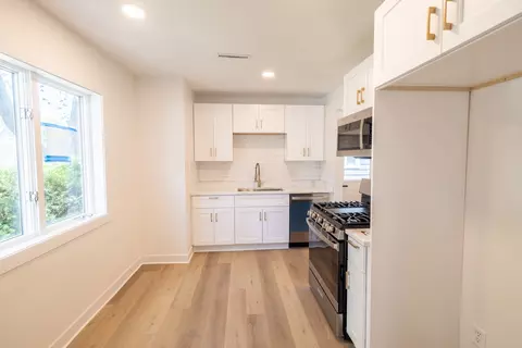 Kitchen - 1584 S 6th Ave, Kankakee, IL 60901 photo 2 of 2