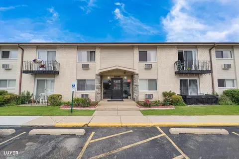 8896 David Pl #1D, Des Plaines, IL 60016