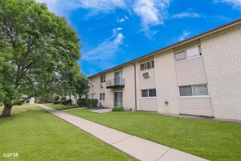 8896 David Pl #1D, Des Plaines, IL 60016 photo 2