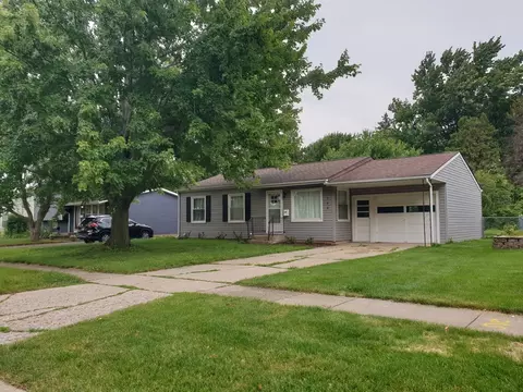 168 Terry Ct, Woodstock, IL 60098