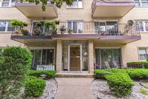5211 N Potawatomie Ave #206, Chicago, IL 60656