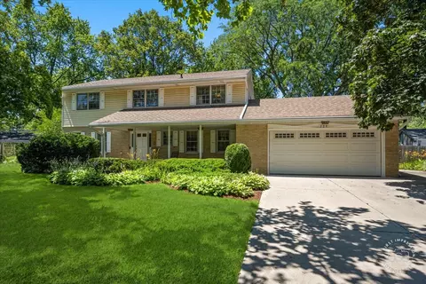 329 Basswood Dr, Naperville, IL 60540