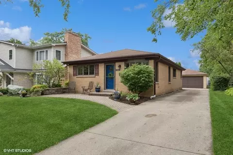 822 N Belmont Ave, Arlington Heights, IL 60004