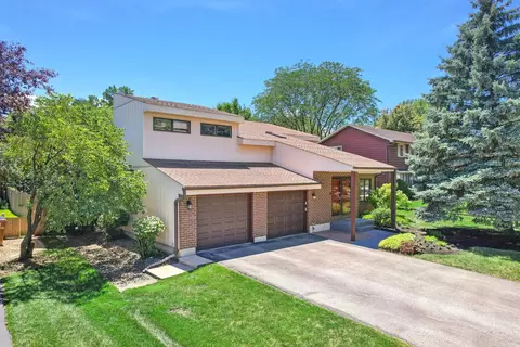 22 W251 Mccarron Rd, Glen Ellyn, IL 60137