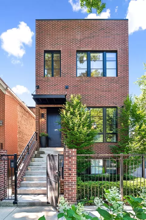 2147 W Moffat St, Chicago, IL 60647