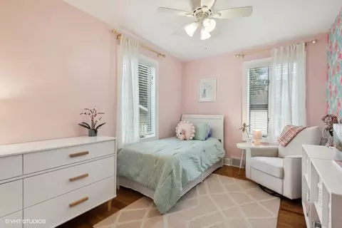 Bedroom - 422 Kipling Ct, Wheaton, IL 60187 photo 1 of 4