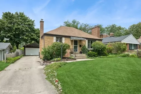 Exterior - 422 Kipling Ct, Wheaton, IL 60187 photo 2 of 4