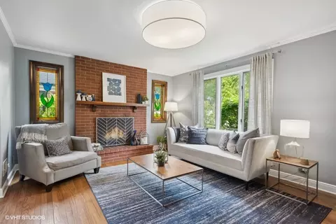 Living - 422 Kipling Ct, Wheaton, IL 60187 photo 1 of 3