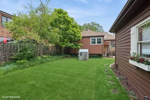 Exterior - 422 Kipling Ct, Wheaton, IL 60187 photo 4 of 4