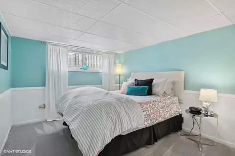Bedroom - 422 Kipling Ct, Wheaton, IL 60187 photo 4 of 4