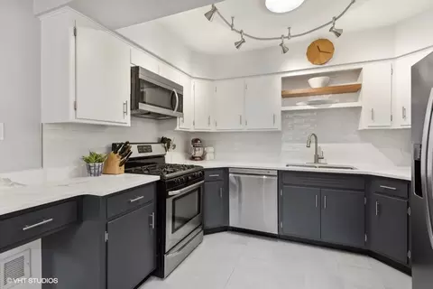 Kitchen - 422 Kipling Ct, Wheaton, IL 60187 photo 2 of 2