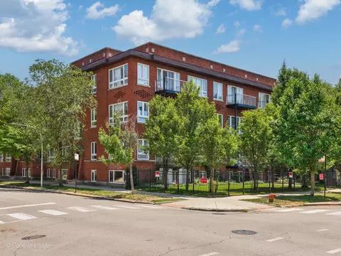 5923 N Winthrop Ave #2S, Chicago, IL 60660