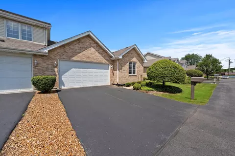 13520 Latrobe Ave, Crestwood, IL 60445