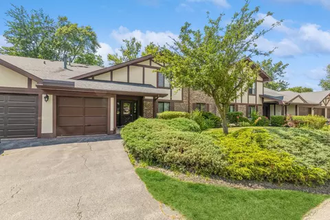 1456 N Elmhurst Rd #201A, Mount Prospect, IL 60056