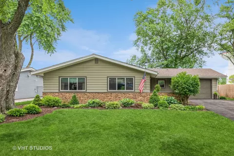 426 Princeton Dr, North Aurora, IL 60542
