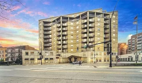 4350 N Broadway Ave #903, Chicago, IL 60613