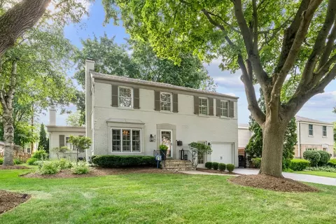 422 Buckingham Pl, Libertyville, IL 60048