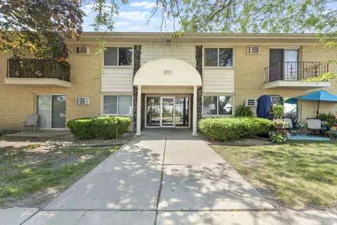 531 Carlysle Dr #12, Clarendon Hills, IL 60514