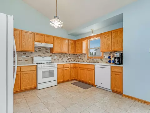 6914 Astoria Dr, Plainfield, IL 60586 photo 5