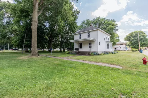 325 Walnut St, Tiskilwa, IL 61368