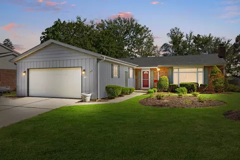 1142 Durham Dr, Wheaton, IL 60189